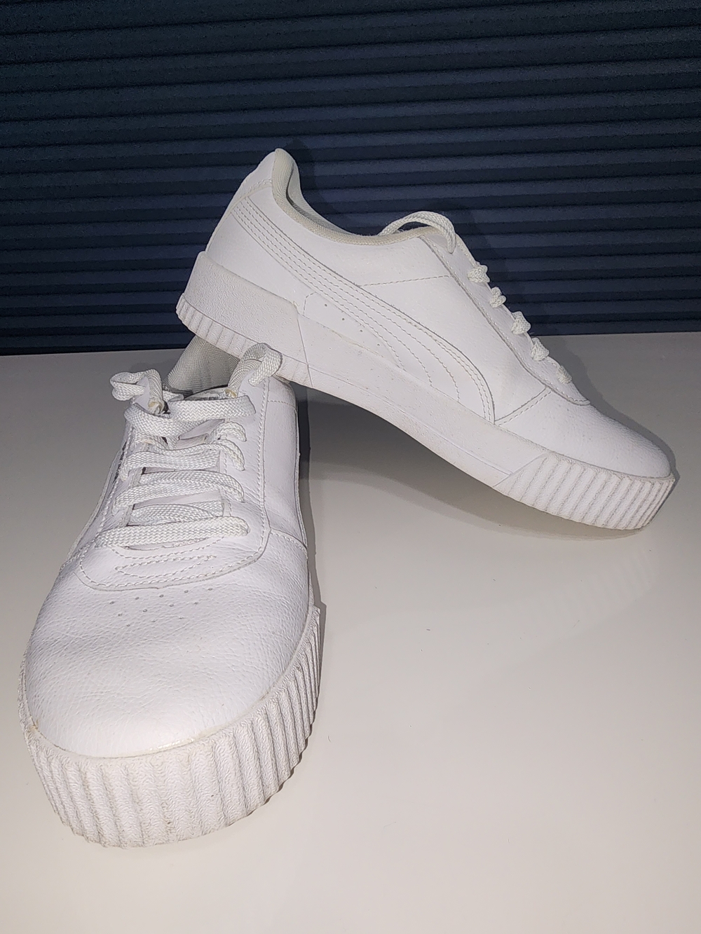 White Platform Low-Top Sneakers Size 8.5 Stylish And Comfortable Streetwear